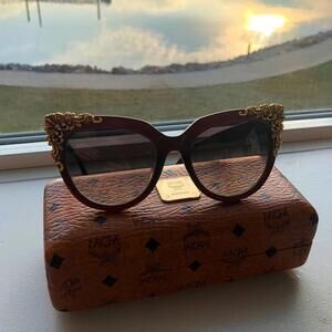 MCM CAT EYE SUNNIES 💛